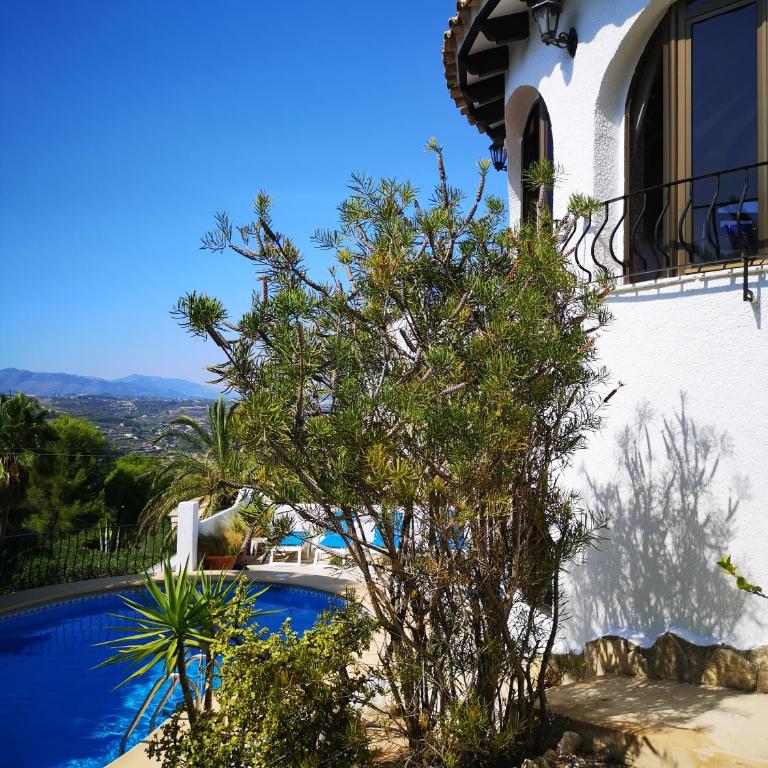 La Madrugada - Luxury Moraira Villa With Sea Views and Private Heated Pool - Three-Bedroom Villa - 79