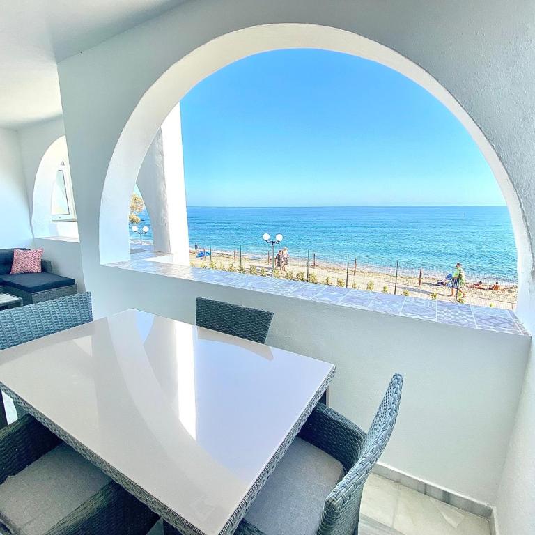 Aguamarina Frontline Beach, Direct Sea Views POOL - EaW Homes - Apartamento de 2 dormitorios - 14