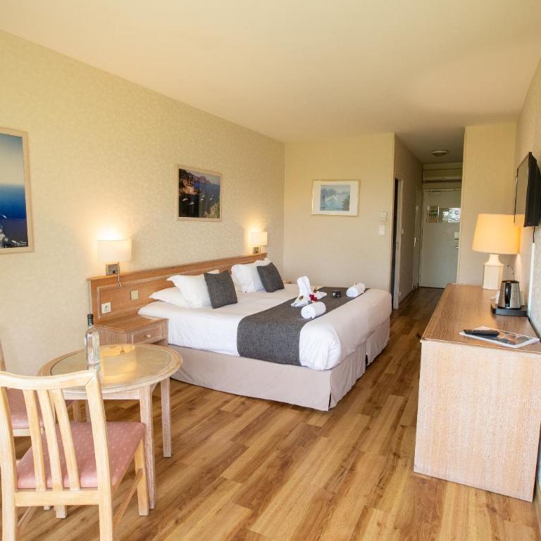 Hôtel La Pinède - Chambre Supérieure - Balcon et Vue sur Mer - 4