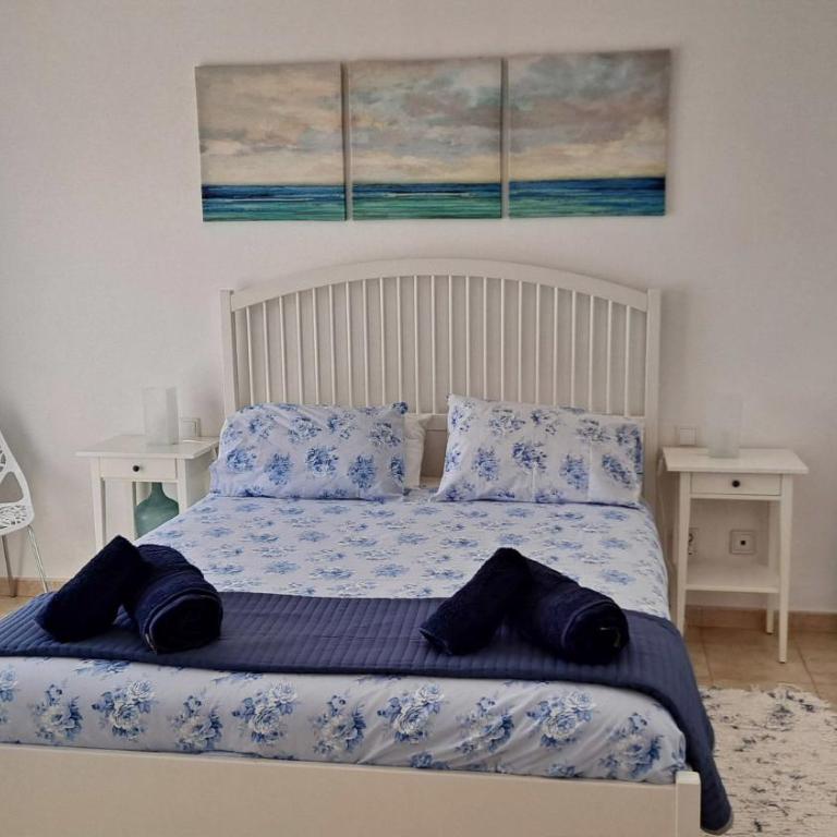 Villa Essence - a unique detached villa with A-C, heated private pool, hottub, gardens, patios and stunning views! - Villa de 3 dormitorios - 8