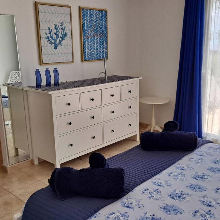 Villa Essence - a unique detached villa with A-C, heated private pool, hottub, gardens, patios and stunning views! - Villa de 3 dormitorios - 9