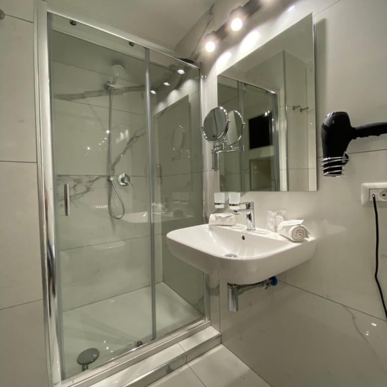Vatican G&G Suites - Camera King Superior - 10