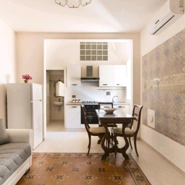 Historical Apartments By Seaside - Appartamento con Balcone - 18