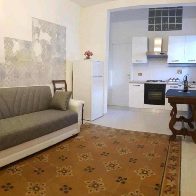 Historical Apartments By Seaside - Appartamento con Balcone - 17