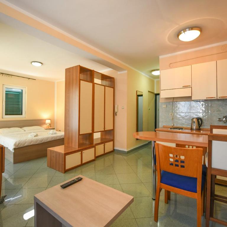 Jolly Apartments - One-Bedroom Apartment - 5