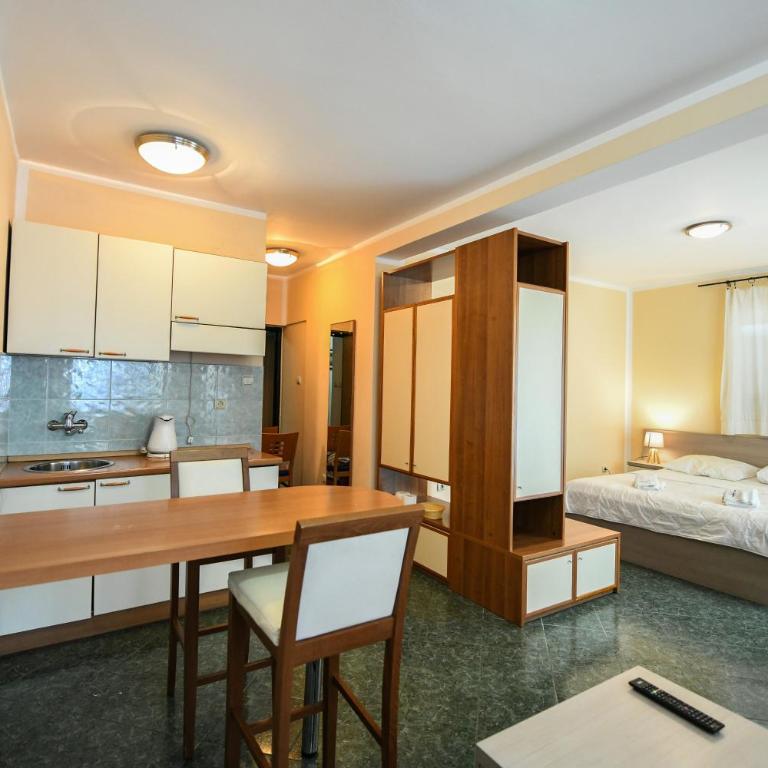 Jolly Apartments - One-Bedroom Apartment - 1
