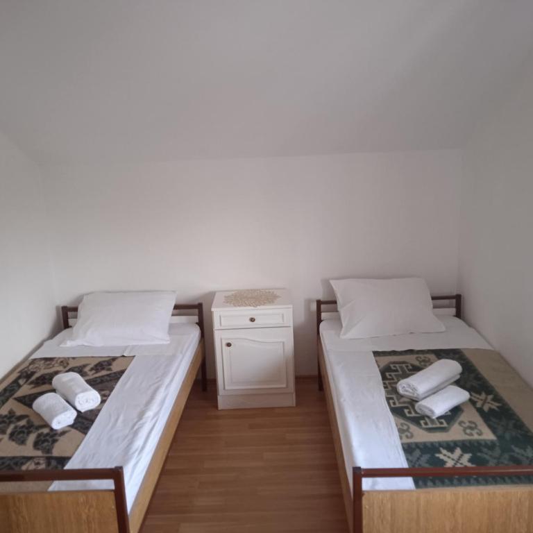 Hostel Vera - Airport Podgorica - Twin Room - 1