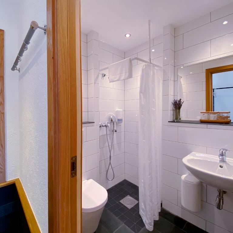 GRAND your home with common kitchens with self check-in - Chambre Triple avec Salle de Bains - 28