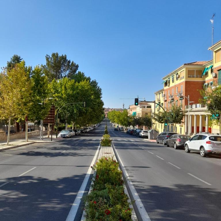 NO FIESTAS, 5 DORMITORIOS Solo familias, parejas o trabajo PARKING Público Gratis a 300m - Apartamento - 15
