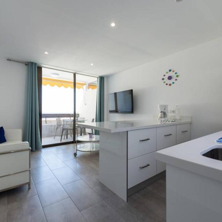 Las Arenas - apartamento moderno con vistas al mar y WiFi veloz de fibra óptica - One-Bedroom Apartment - 7