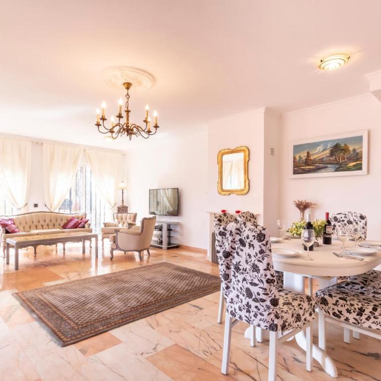 Amazing Home In Benalmádena - Casa Vacacional de 3 dormitorios - 2