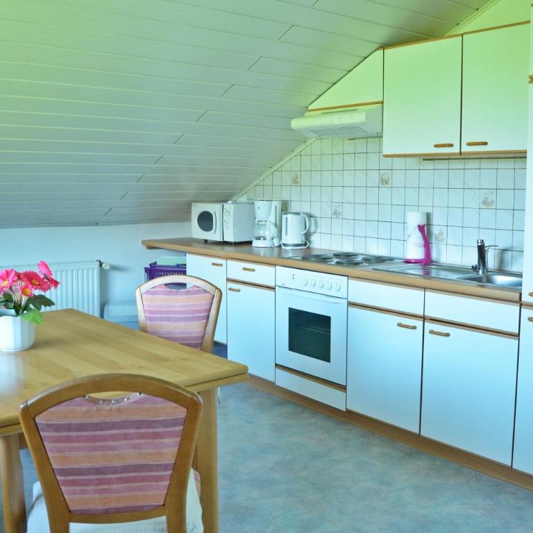 Ferienwohnung Annemarie - Apartment mit 2 Schlafzimmern und Balkon - 7