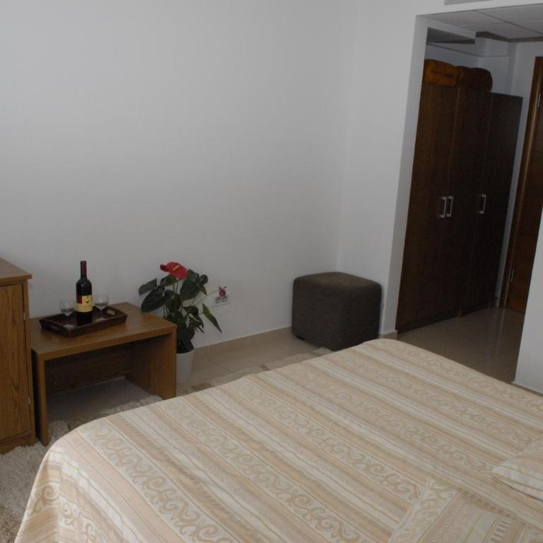 Apartments Butua - Dvokrevetna Soba sa Bračnim Krevetom - 2