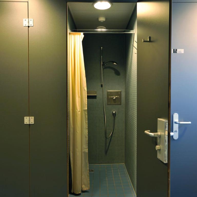 Locarno Youth Hostel - Twin Room with Bunk Beds and Shared Bathroom - 2