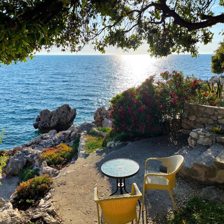 Family Seaside Holm Oak Villa with Private Rocky Beach - Villa - Beach Front - 1