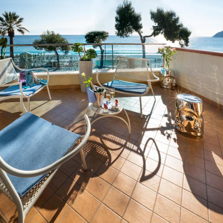 Luxury Beachfront Apartment Taormina Pool and Parking - Appartamento con 2 Camere da Letto - 1