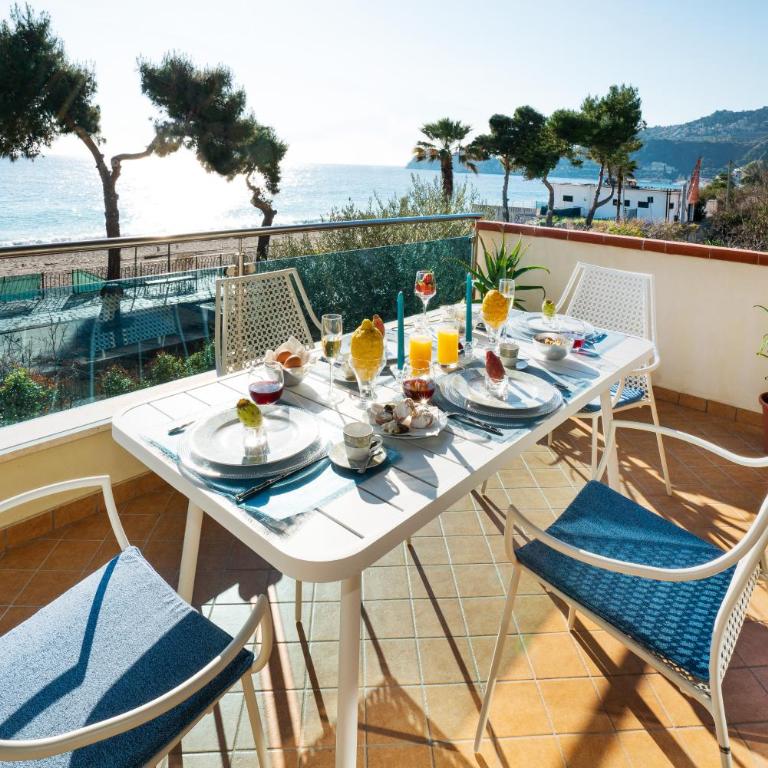 Luxury Beachfront Apartment Taormina Pool and Parking - Appartamento con 2 Camere da Letto - 9