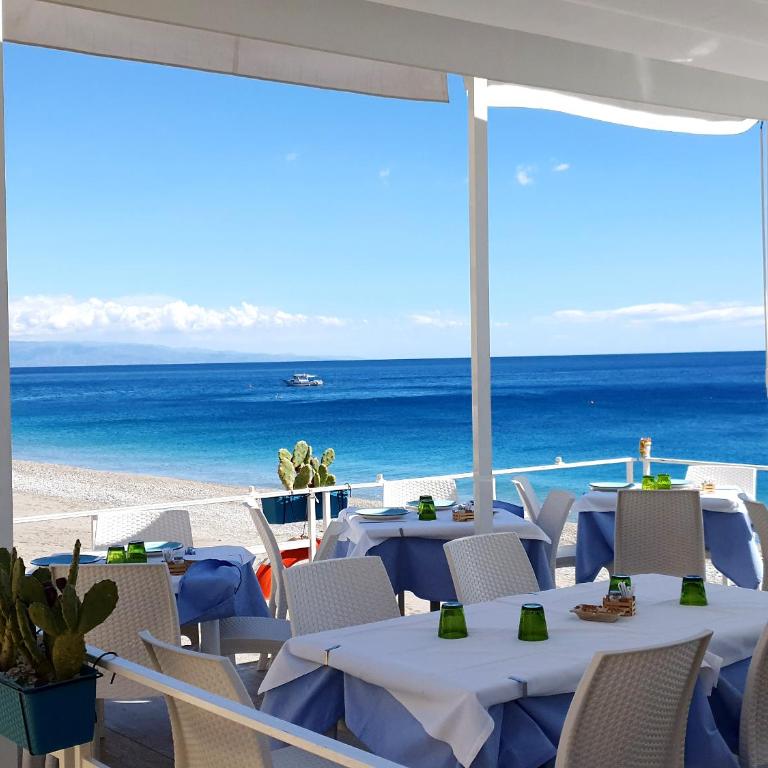 Luxury Beachfront Apartment Taormina Pool and Parking - Appartamento con 2 Camere da Letto - 53