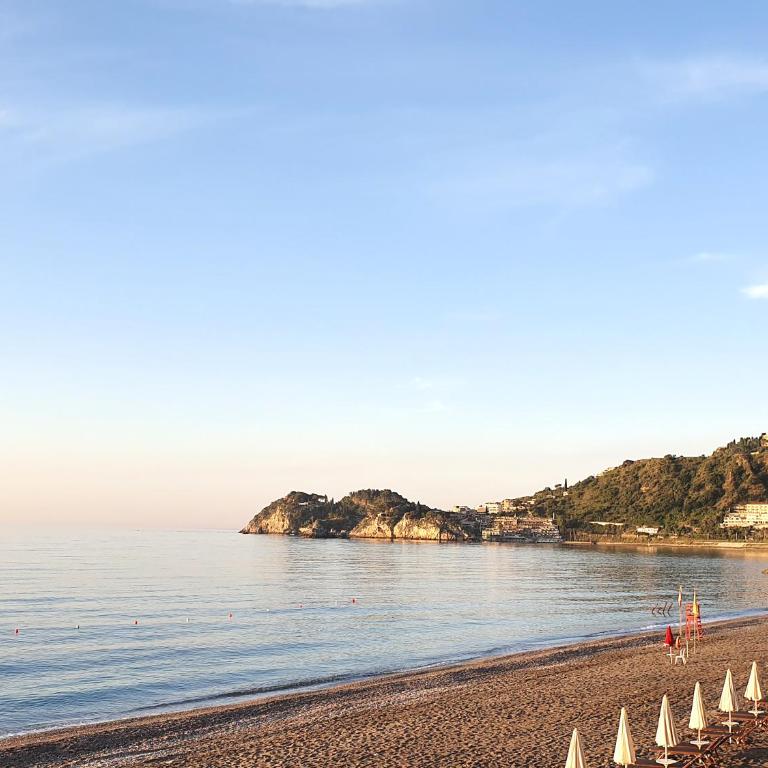 Luxury Beachfront Apartment Taormina Pool and Parking - Appartamento con 2 Camere da Letto - 59
