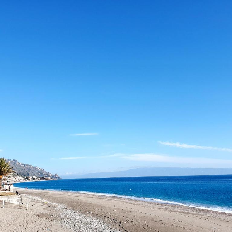Luxury Beachfront Apartment Taormina Pool and Parking - Appartamento con 2 Camere da Letto - 60