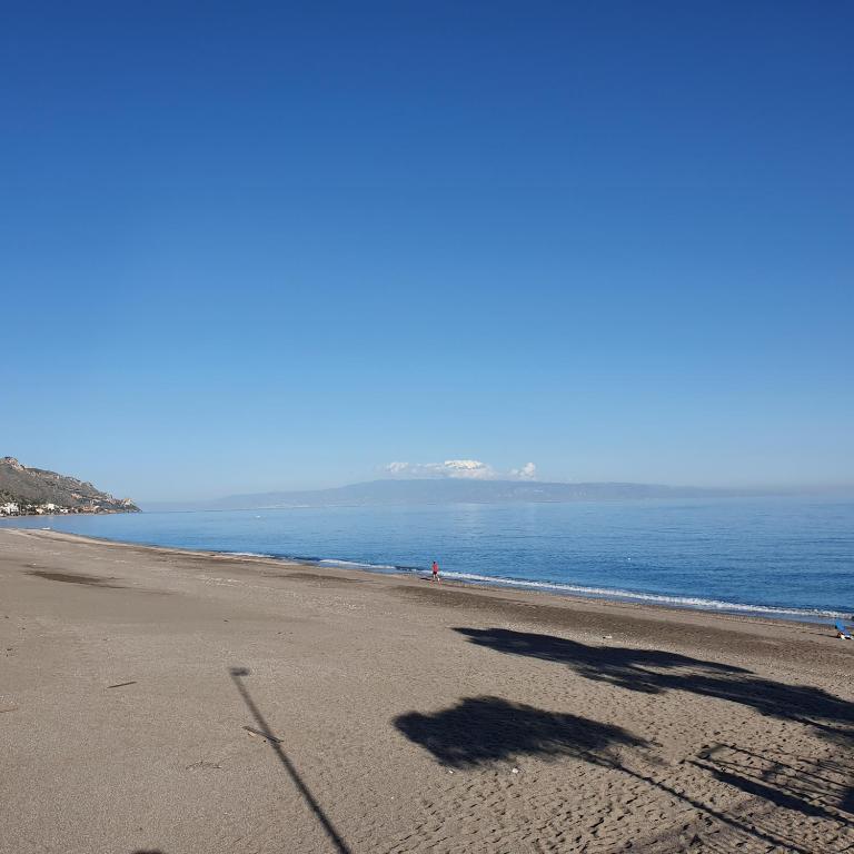 Luxury Beachfront Apartment Taormina Pool and Parking - Appartamento con 2 Camere da Letto - 64