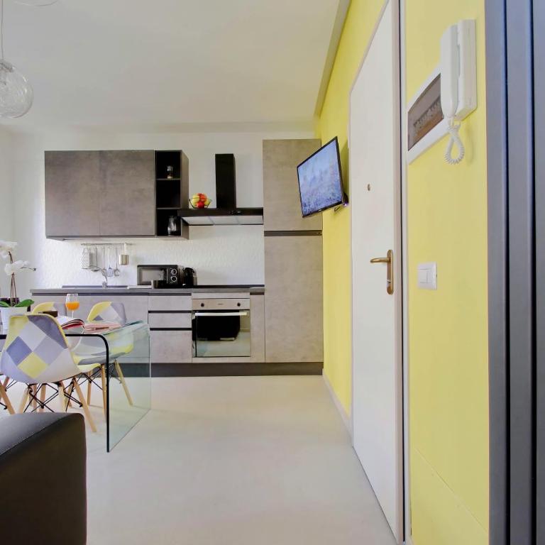 Vatican Museum Apartment with Terrace - Two-Bedroom Apartment - 2