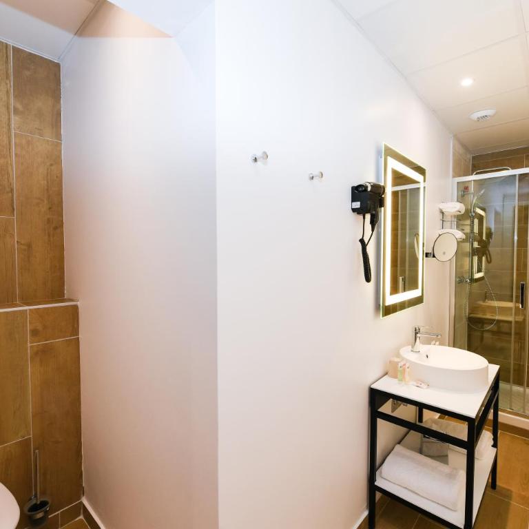 Best Western Plus Le Havre Centre Gare - Chambre Lit King-Size Deluxe - 4
