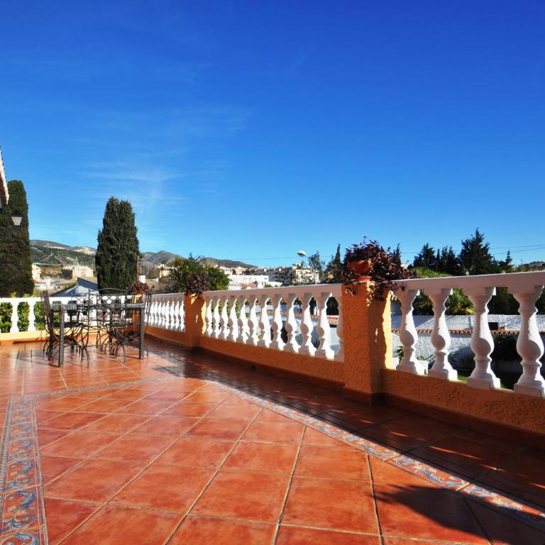 Casa de los Limones by Michael FAMILY VILLA NEAR PUERTO MARINA - Five-Bedroom House - 43