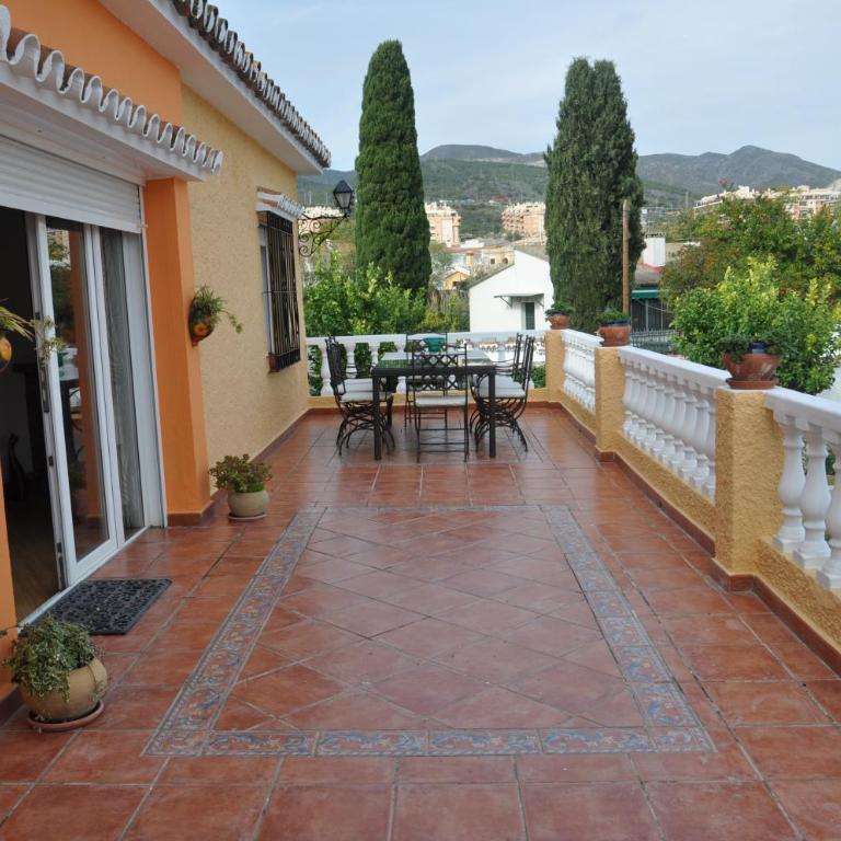 Casa de los Limones by Michael FAMILY VILLA NEAR PUERTO MARINA - Five-Bedroom House - 49