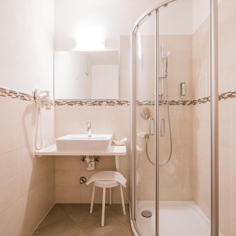 Hotel Waldheim - Standard Doppel- oder Zweibettzimmer - 8