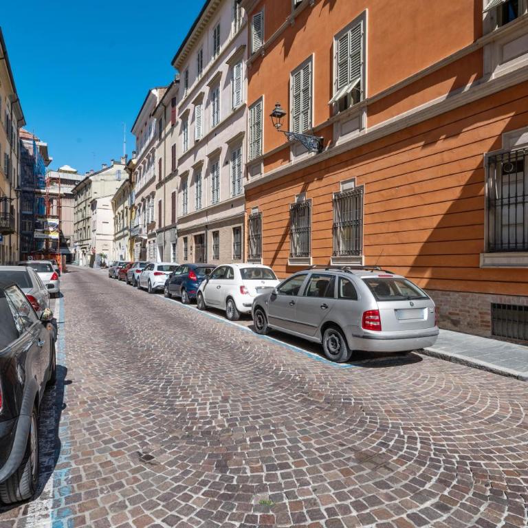 GuestHost - Palazzo della Pilotta Roomy and Quiet Flat - One-Bedroom Apartment - 24