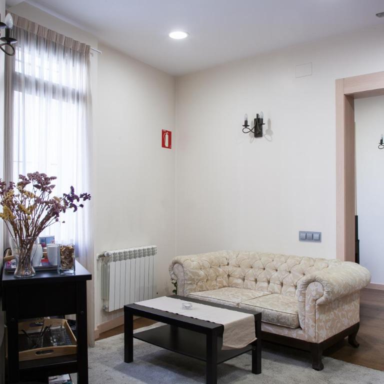 Hostal Excellence - Quadruple Room with Private Bathroom - 4