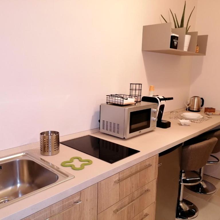 Lux Suite - Suite with Hot Tub - 27