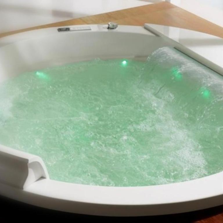 Lux Suite - Suite with Hot Tub - 22