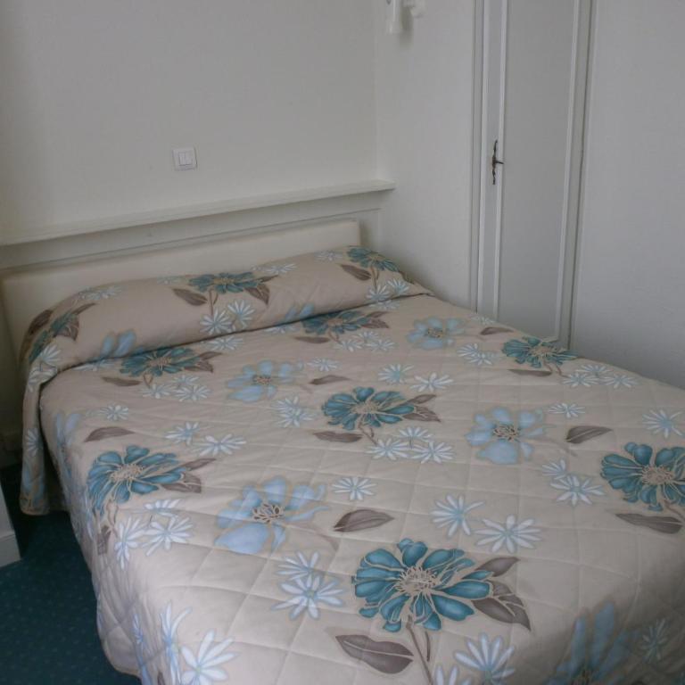 Hôtel Le Richiardi - Chambre Double - Vue sur Jardin - 4