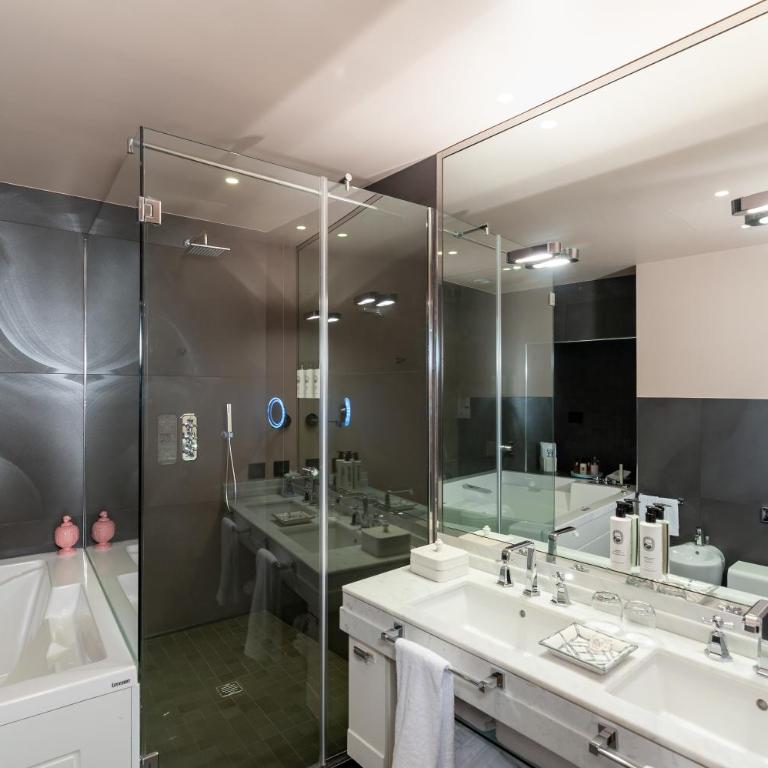 Hotel Number Nine - Queen Suite with Spa Bath - 1