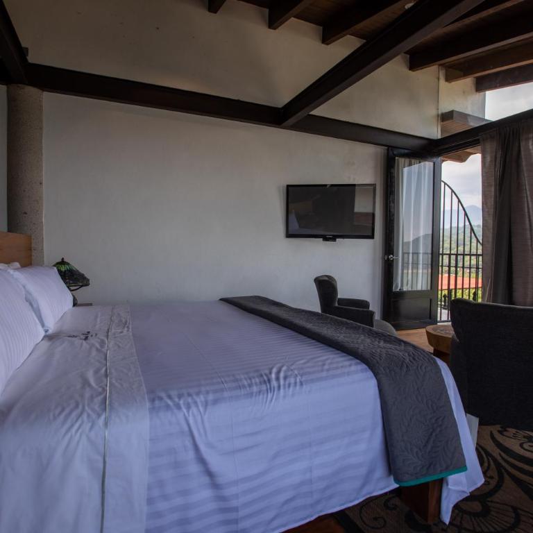 Hotel Santa Rosa - Suite with Hot Tub - 10