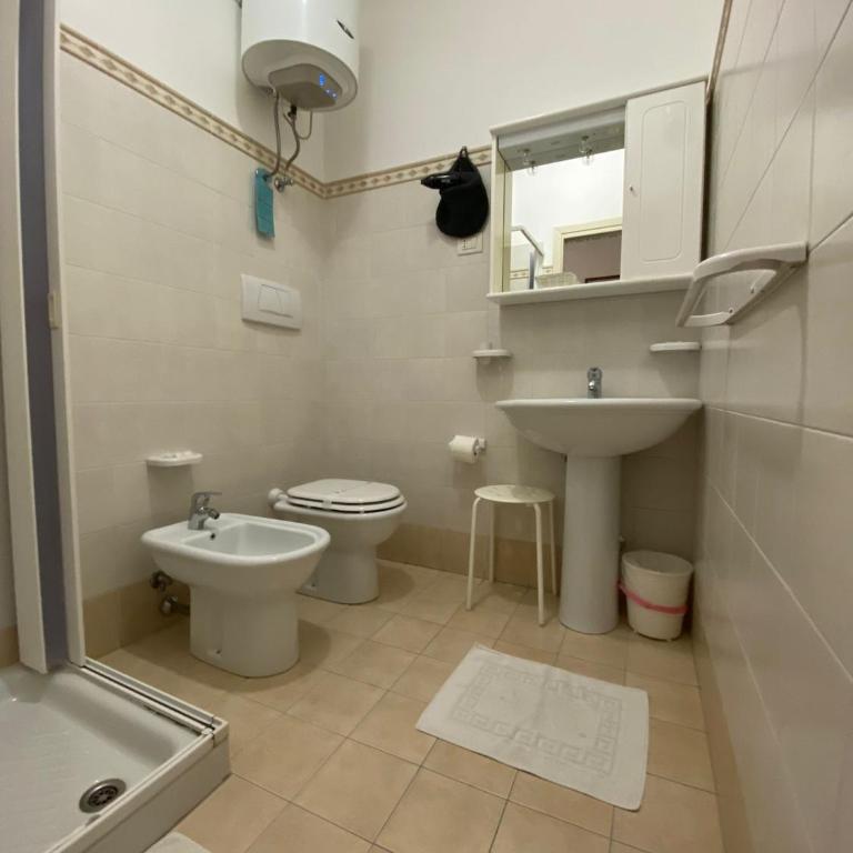 Hotel "Il Parco" B&B Sirolo - Camera Quadrupla Economy con Piccola Finestra - 9