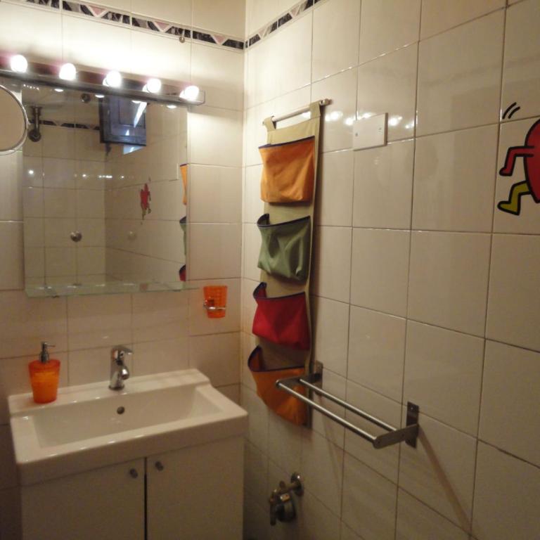Hostel Pisa Tower - Posto Letto in Dormitorio Femminile per 4 Persone - 1