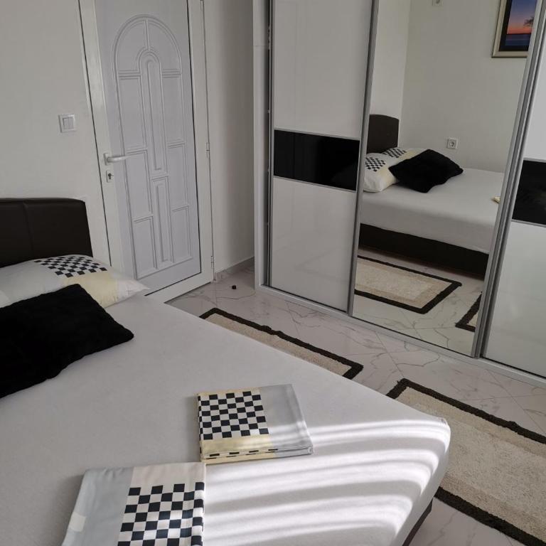 Planet - Deluxe Apartment - 1
