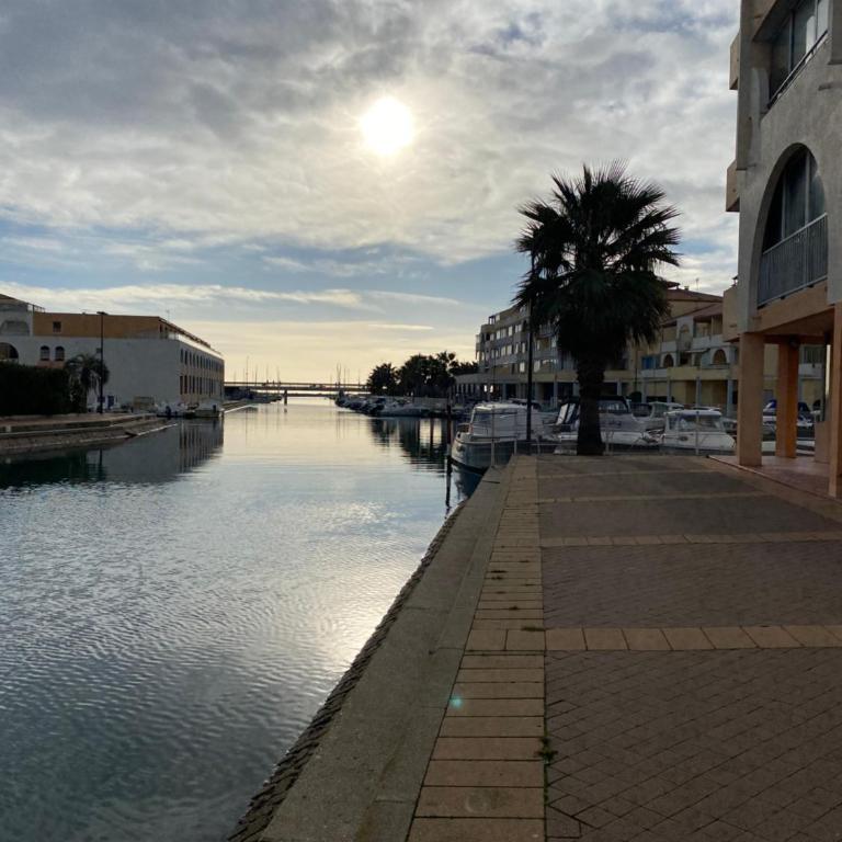 Sète - Confortable appartement T3 climatisé 6 personnes avec garage - 150 m de la plage - Two-Bedroom Apartment - 22