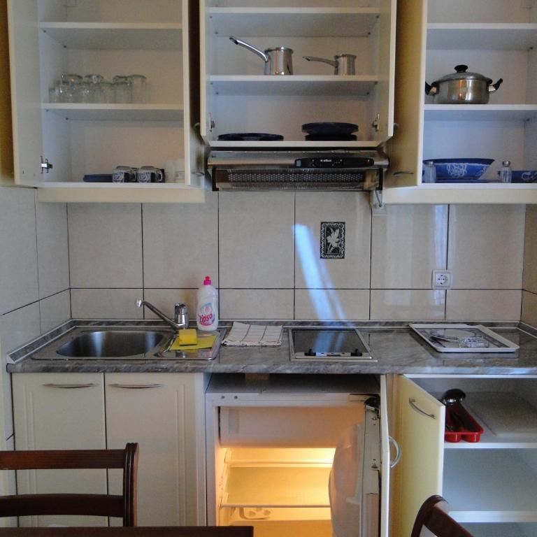 Blue Palace Guest House - Comfort One-Bedroom Apartment with Balcony - 3