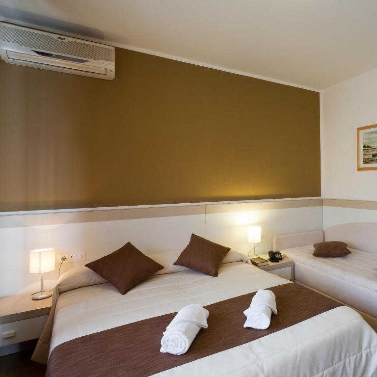 Hotel Canarie - Camera Tripla - 1