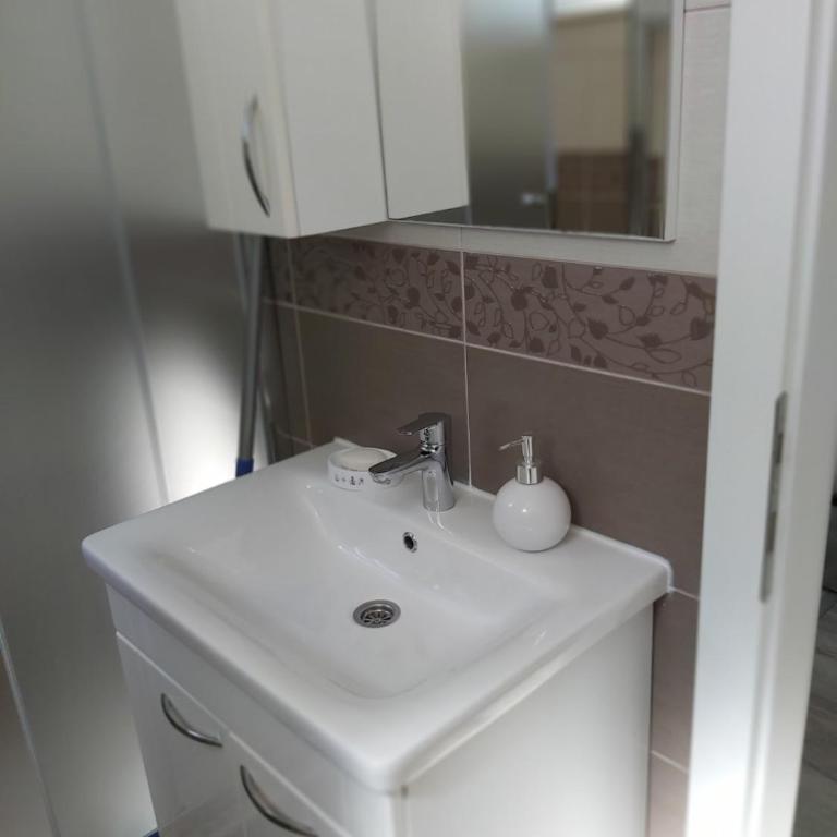 Apartman Alma - One-Bedroom Apartment - 12