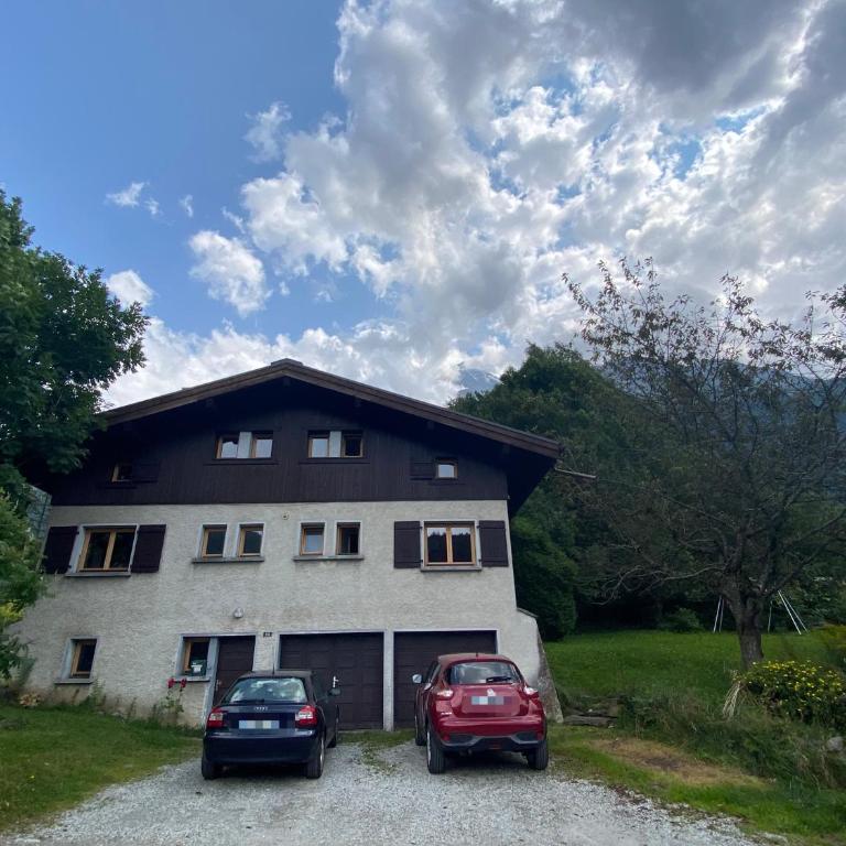 Logement mansardé dans maison avec jardin en bord de piste, vue montagne - Appartement 2 Chambres - 13