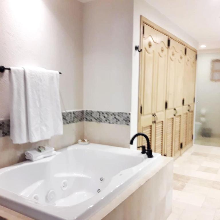 Gorgeous Villa in Cabo with Ocean and Lands End View, private swimmable beach, Pools, sleeps 8 - Villa con vistas al mar - 6