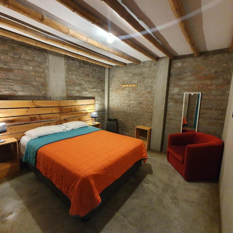 The Upcycled Hostel - Economy Queen Room with Shared Bathroom and Air Conditioner - 3