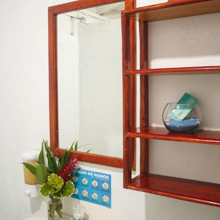 Cabañas Los Almendros - Habitación Familiar con baño privado - 7