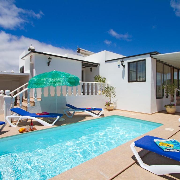 Cosy Lanzarote Villa 3 Bedrooms Heated Pool Villa Honey - Three-Bedroom Villa - 29
