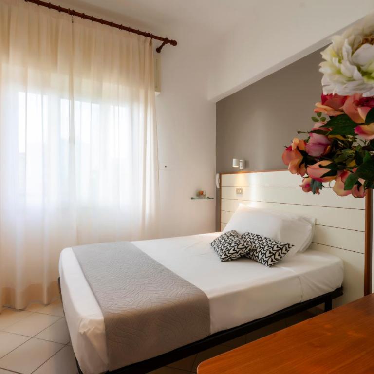 Hotel Mocambo Riccione CENTRALISSIMO AL MARE - Single Room - 3